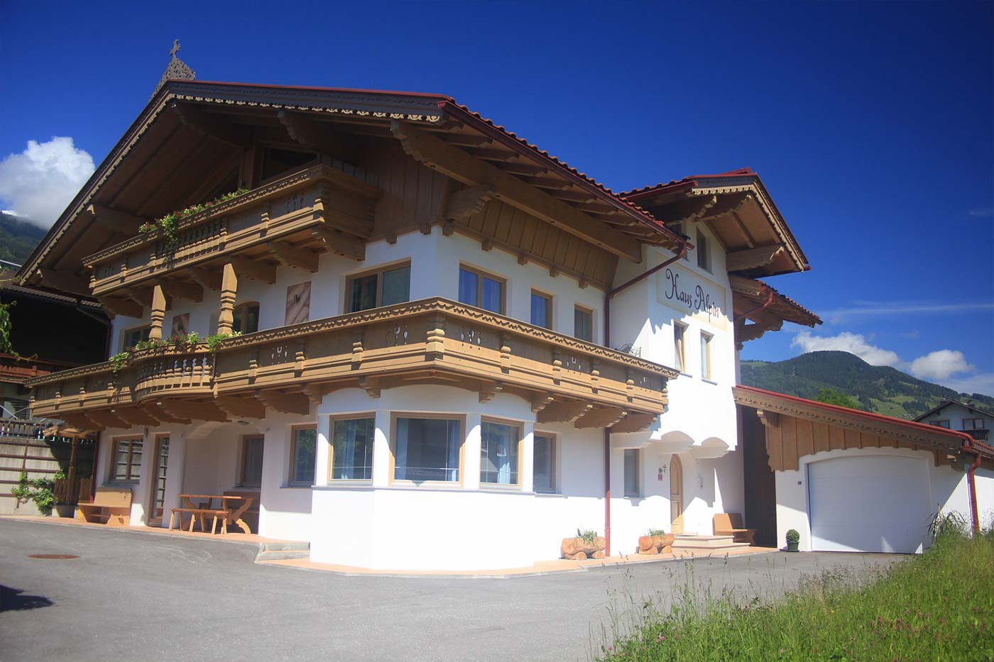 Genießen Sie Ihren wohlverdienten Urlaub in unseren neu erbauten Appartements in ruhiger und sonniger Lage am Ortsrand von Uderns.