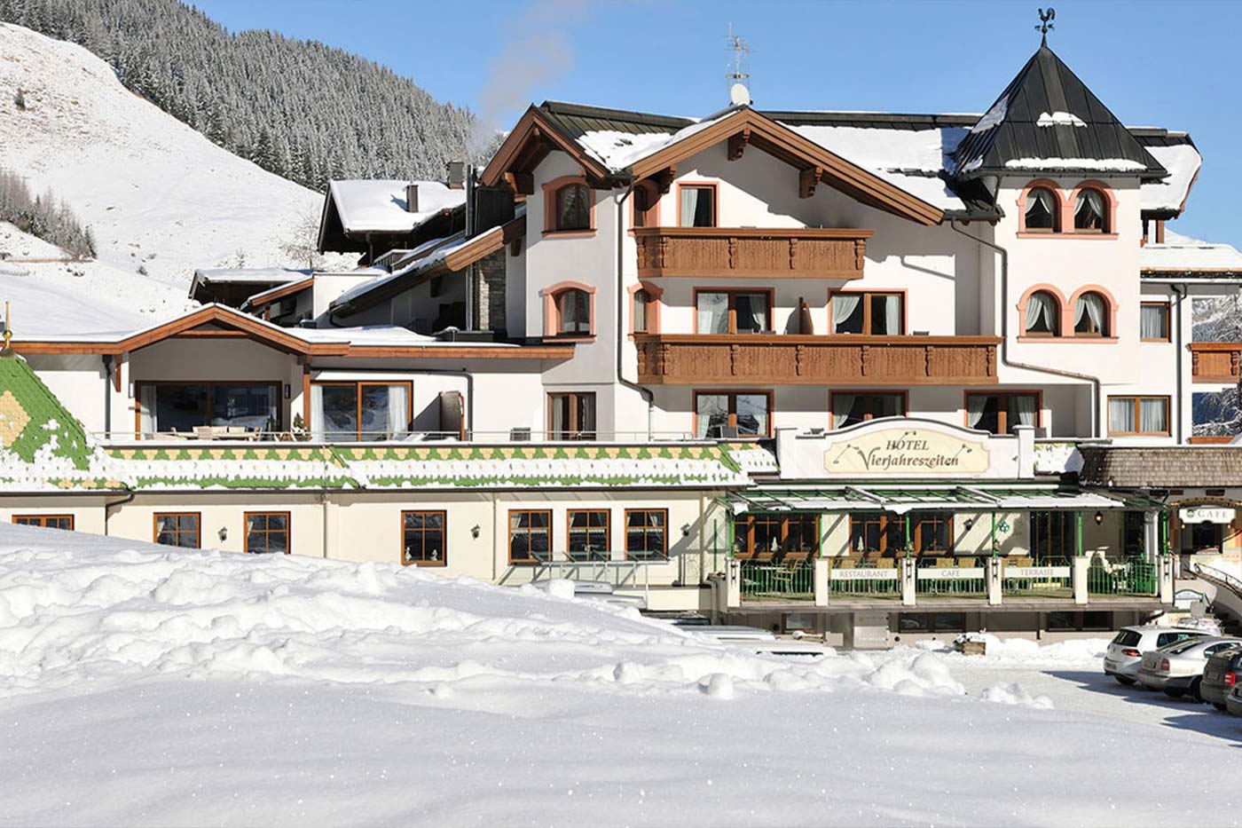 Herzlich Willkommen im Vierjahreszeiten - dem kleinsten 4 Sterne Hotel in Hintertux.
