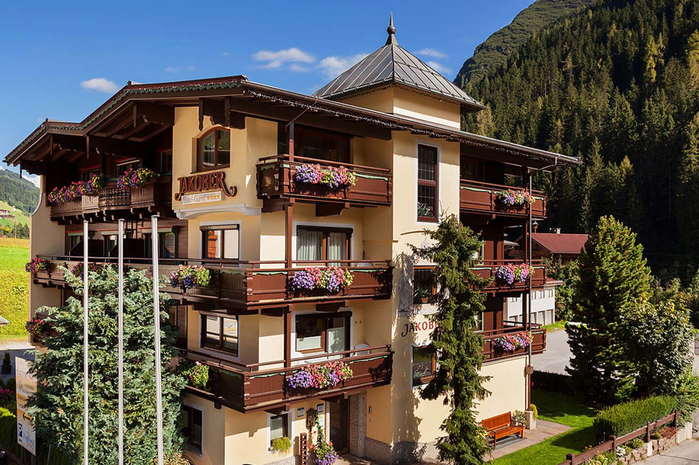Willkommen im Jakober...weil ich es mir wert bin! Ihr Hotel-Garni in Vorderlanersbach.