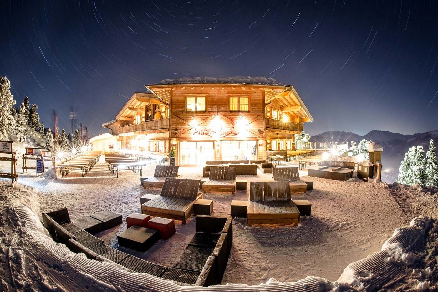 The Platzlalm is a new mountain inn in the Zillertal at 1.790 m altitude - in the middle of the ski area Hochfügen-Hochzillertal, directly on the piste.