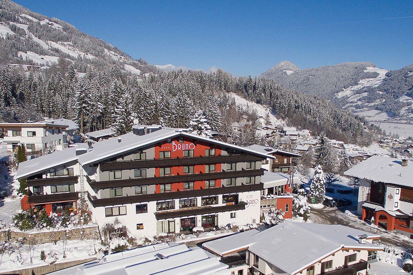 Tyrolean hospitality mixes harmoniously with a sporty, casual atmosphere.